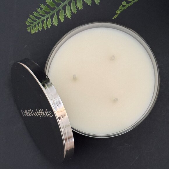 BBW Vanilla Snowflake Bath & Body Works 3 Wick Candle - Picture 6 of 10